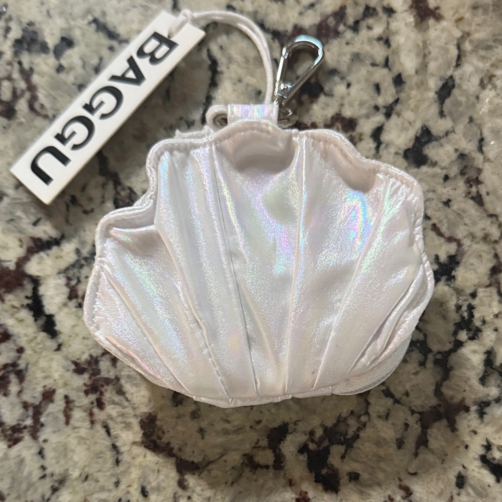 BAGGU Iridescent White Shell Cosmetic Case